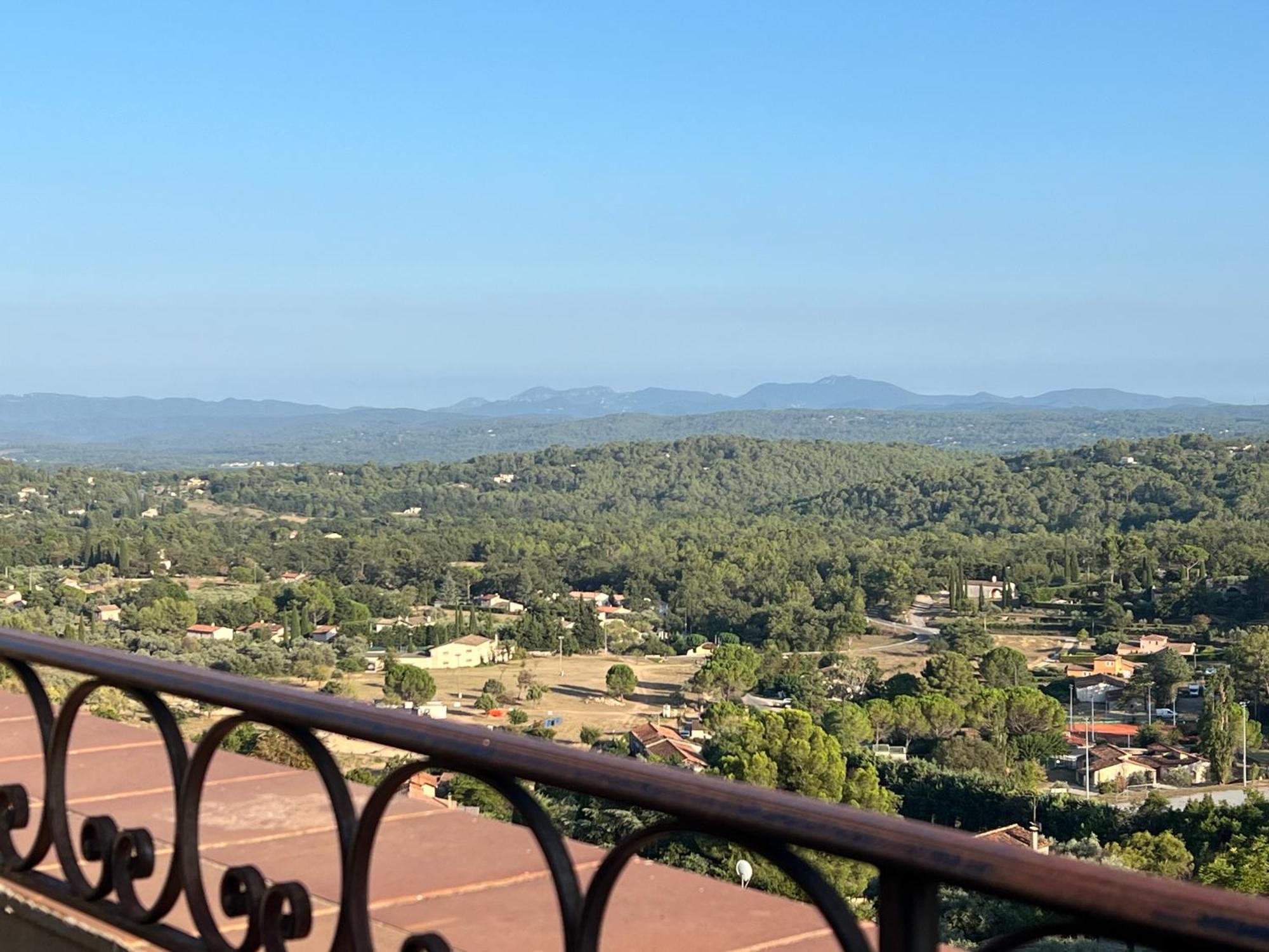 Au Coeur De Seillans, Charmant Logement, Grande Terrasse Et Panorama Exterior foto